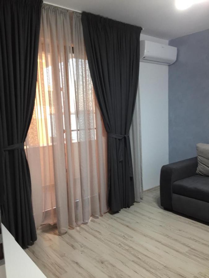 Mirror Lake Apartment Mamaia Ngoại thất bức ảnh